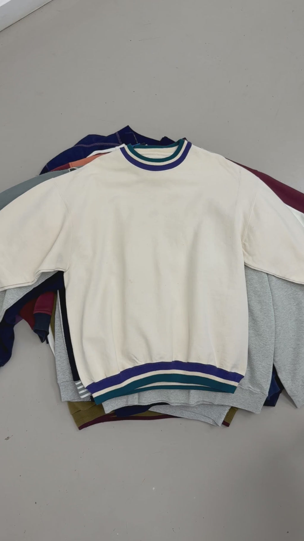 20x UNBRANDED GRAPHIC SWEATSHIRTS
