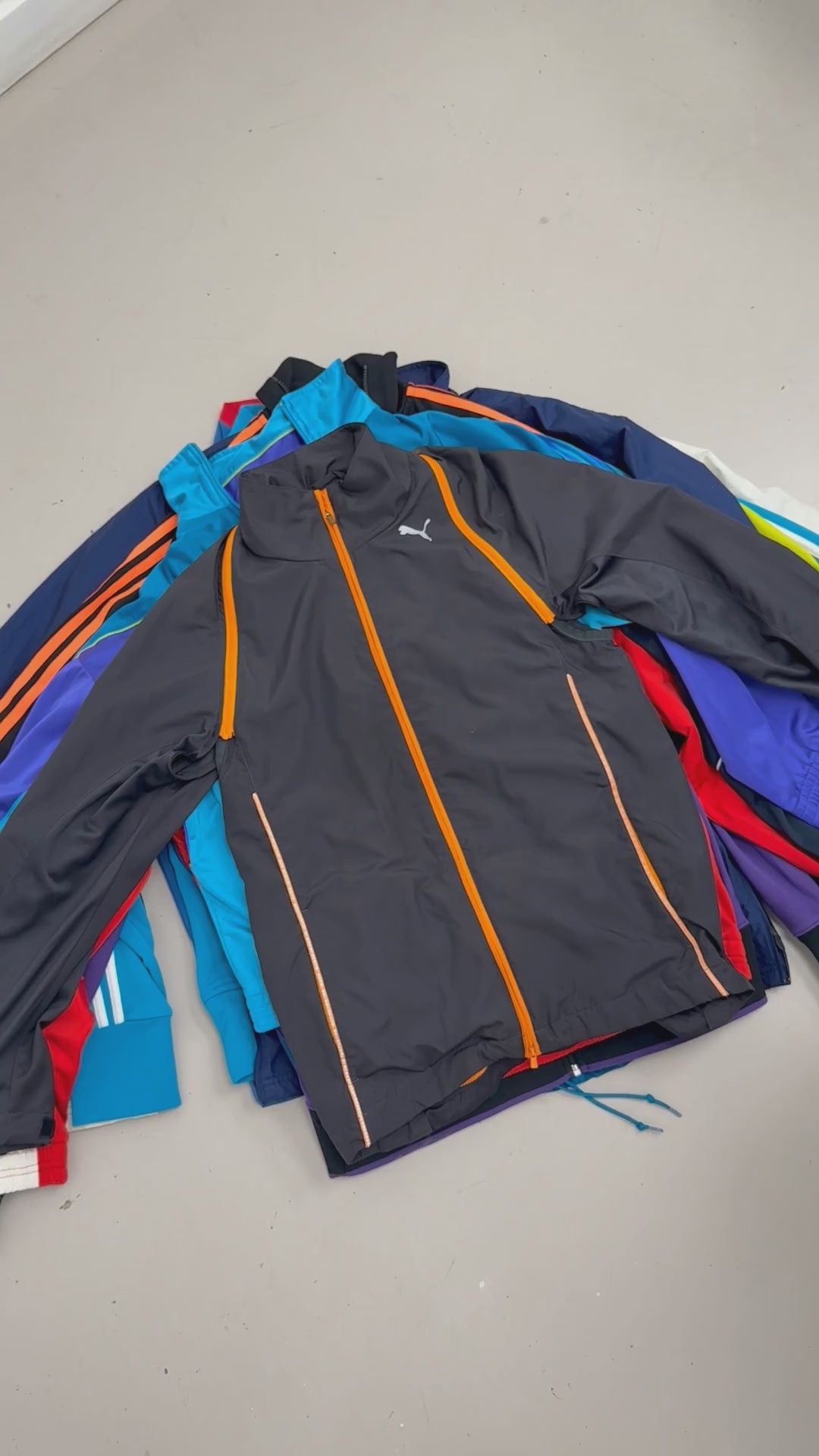 10x BRANDED WINDBREAKERS