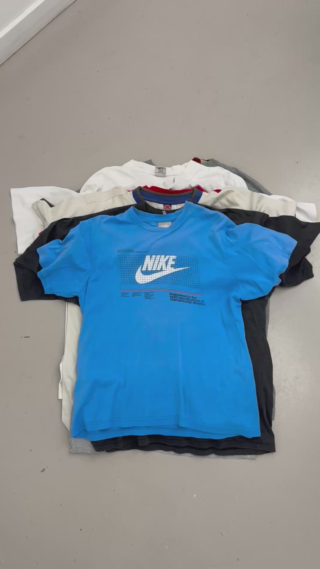 25x BRANDED T-SHIRTS